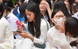 Nữ sinh trường Trần Phú xúc động ngày chia tay cuối cấp ảnh 7