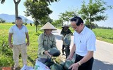 Nông dân ở Nghệ An 'đội nắng' thu hoạch dưa lê ảnh 10