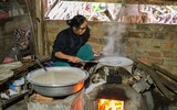 Làng nghề bánh tráng Túy Loan Đà Nẵng ‘đỏ lửa’ xuyên đêm vào dịp Tết