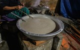 Làng nghề bánh tráng Túy Loan Đà Nẵng ‘đỏ lửa’ xuyên đêm vào dịp Tết
