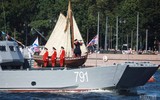 Chùm ảnh ông Putin chủ trì kỷ niệm Ngày Hải quân 