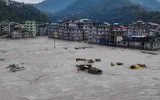 Chùm ảnh nước lũ tàn khốc quét qua Ấn Độ khiến hàng chục người thiệt mạng 