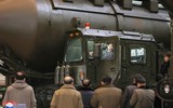 Chùm ảnh ông Kim Jong un và con gái thị sát nhà máy sản xuất bệ phóng ICBM
