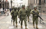 Chùm ảnh các tay súng xông vào đài truyền hình ở Ecuador