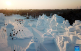 Chùm ảnh hàng ngàn người chịu lạnh âm 20 độ trong Thế giới băng tuyết