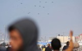 Hình ảnh hàng viện trợ rơi xuống Gaza