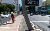 Chùm ảnh cái nóng ngột ngạt 62,3 độ C thiêu đốt thủ đô Brazil 