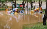 Chùm ảnh Trung Quốc ngập lụt, cảnh báo mưa bão cấp độ cao nhất ở Quảng Đông