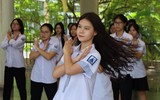 Hàng trăm tân học sinh 'cháy' cùng điệu nhảy flashmob 