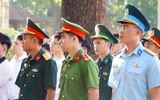 Thủ khoa xuất sắc của TP Hà Nội dâng hương báo công tại Hoàng thành Thăng Long
