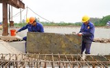 Gắn biển Công trình thanh niên xây dựng cầu Tô Lịch