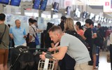 Sân bay Nội Bài đông nghịt khách ngày đầu nghỉ lễ