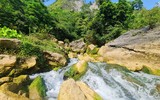 Cận cảnh thác nước đẹp như tranh thủy mặc ở Cao Bằng