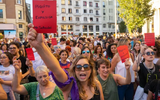 Hàng ngàn phụ nữ yêu cầu Chủ tịch Liên đoàn bóng đá Tây Ban Nha từ chức