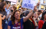 Hàng ngàn phụ nữ yêu cầu Chủ tịch Liên đoàn bóng đá Tây Ban Nha từ chức