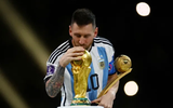 Chùm ảnh Messi cùng con trai rạng rỡ nhận Quả bóng Vàng lần thứ 8 