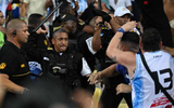 Hình ảnh gây sốc trong cuộc bạo loạn kinh hoàng trận Brazil - Argentina