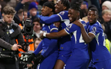 Thắng ‘hú vía’ Crystal Palace, cầu thủ Chelsea ăn mừng điên cuồng