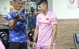 Chùm ảnh tuyển thủ Việt Nam tập nhẹ ngày đầu ở Qatar 