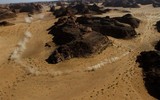 Hình ảnh 'siêu thực' tại giải đua xe trên sa mạc Dakar Rally