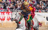 Mãn nhãn màn biểu diễn cưỡi ngựa bắn cung của người Tây Tạng
