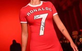 Áo đấu Ronaldo được đưa lên sàn diễn Paris Fashion Week 2024 