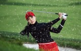 Nữ golf thủ Hàn Quốc khoe đường cong đẹp như người mẫu