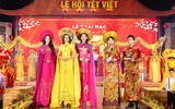 Hoa hậu Hoàng Phương diện áo dài 'màu vía' nhận 'mưa' lời khen