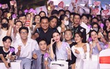 Khoảnh khắc 'cưng xỉu' của Hoa hậu Thùy Tiên giữa vòng vây gần 2000 khán giả