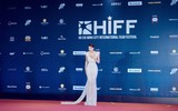 Hoa hậu Thùy Tiên, Tiểu Vy nổi bật trên thảm đỏ bế mạc Liên hoan phim Quốc tế 
