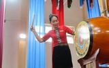Học sinh Nghệ An 'xúng xính' trang phục thổ cẩm trong ngày khai giảng