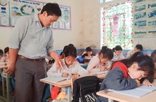 Thầy giáo người Mông nhiều năm liền là giáo viên chủ nhiệm giỏi