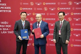 Thứ trưởng Hoàng Minh Sơn chứng kiến trao thỏa thuận hợp tác giữa Trường Đại học Bách khoa TP.HCM và Trường Đại học Tổng hợp Quốc gia Mát-xcơ-va.