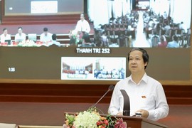 Bộ trưởng Bộ GD&ĐT Nguyễn Kim Sơn phát biểu tại Hội nghị tiếp xúc cử tri.