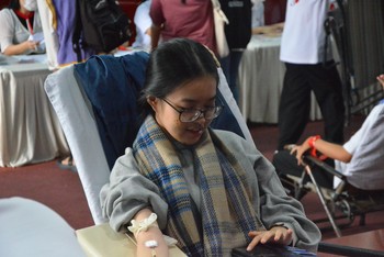 Sinh viên Đại học Kỹ thuật Y - Dược Đà Nẵng tham gia hiến máu tình nguyện. 
