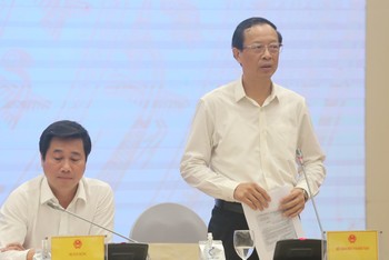 Thứ trưởng Bộ GD&ĐT Phạm Ngọc Thưởng trao đổi tại buổi họp báo Chính phủ thường kỳ tháng 6 - chiều 4/7.