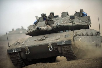 Hàng trăm xe tăng Israel tấn công thành phố Jenin của Palestine