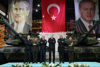 Tổng thống Recep Tayyip Erdogan dự lễ bàn giao tăng Altay.