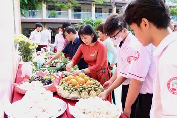 Mỗi lớp Trường THPT Đào Sơn Tây sẽ dâng lên một mâm cỗ tại buổi lễ giỗ Quốc Tổ Hùng Vương.