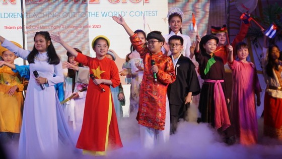 Học sinh biểu diễn văn nghệ trong Cuộc thi “Thiếu nhi Việt Nam - Vươn ra thế giới”, tháng 6/2023. Ảnh: Mạnh Tùng