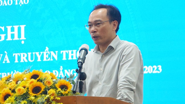 Thứ trưởng Hoàng Minh Sơn chủ trì Hội nghị công tác văn phòng và truyền thông khối cơ sở giáo dục đại học và các trường cao đẳng sư phạm năm 2023. Ảnh: Mạnh Tùng