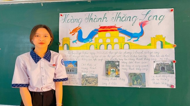 Học sinh đóng vai hướng dẫn viên du lịch giới thiệu Hoàng Thành Thăng Long.