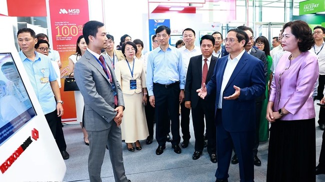 Thủ tướng Phạm Minh Chính dự Diễn đàn chuyển đổi số ngành Ngân hàng năm 2024 