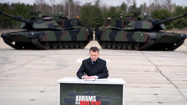 Ba Lan tiếp nhận xe tăng Abrams Mỹ sản xuất.
