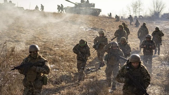 Dù nhận thêm loạt vũ khí mới nhưng Ukraine chưa thể ngăn được đà tiến của quân đội Nga.