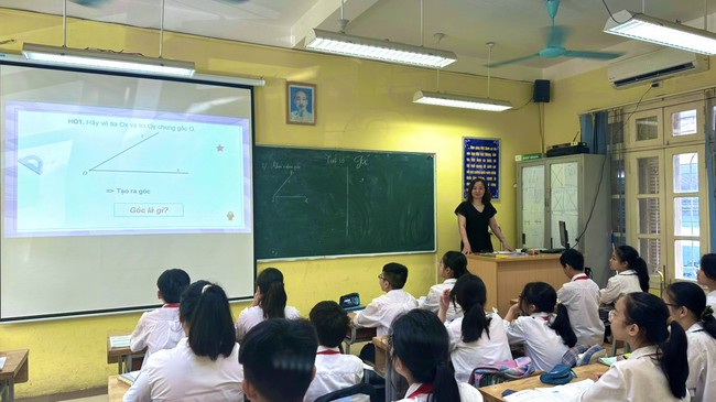 Giờ học tại Trường THCS Ái Mộ (Long Biên, Hà Nội).