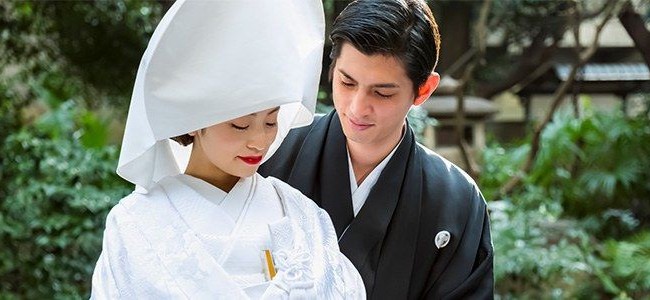 Chị em Nhật Bản chỉ nhắm cưới đàn ông có thu nhập cao hơn mình.