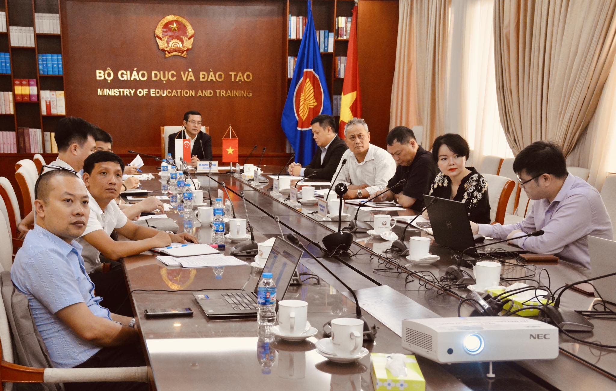Quang cảnh buổi họp tại Bộ GD&ĐT Việt Nam.