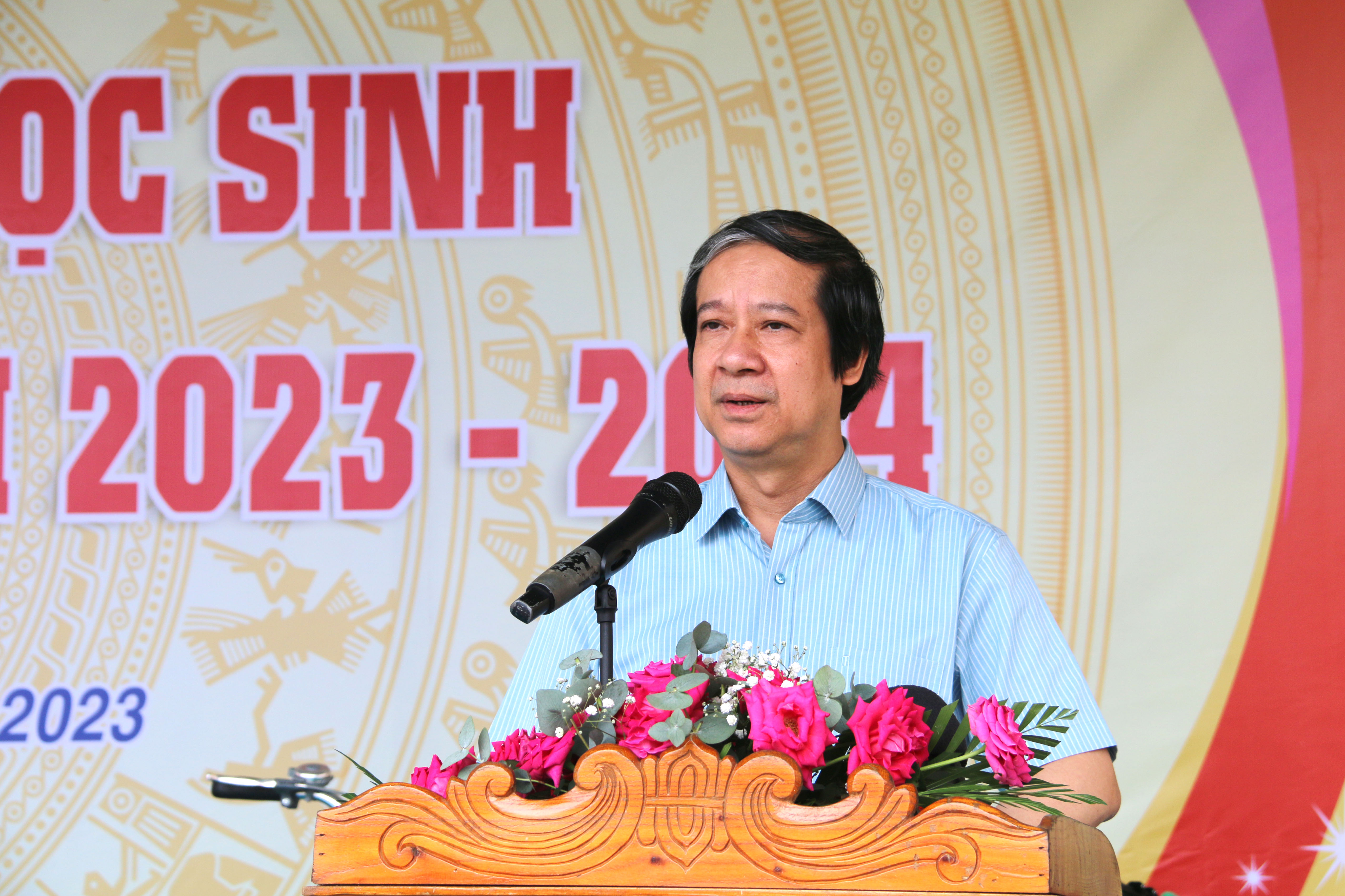 Bộ trưởng Nguyễn Kim Sơn thăm, tặng quà các trường học vùng khó khăn Đắk Nông ảnh 2