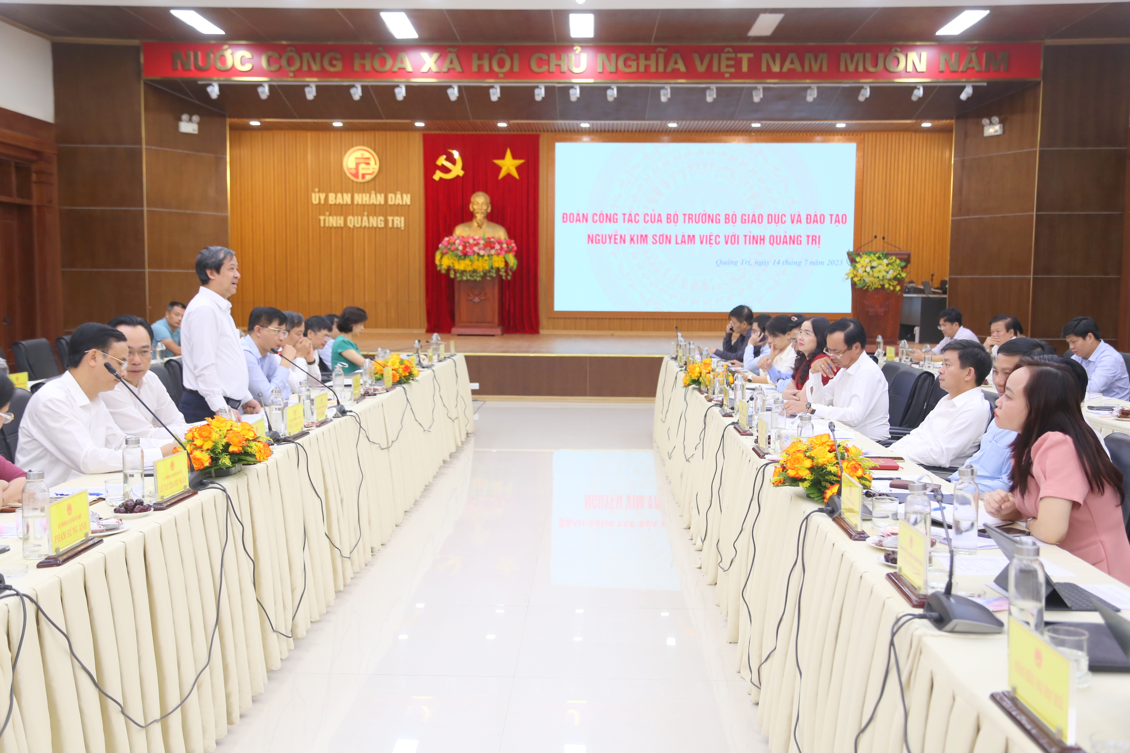 Bộ trưởng Nguyễn Kim Sơn gợi mở phát triển giáo dục Quảng Trị ảnh 4